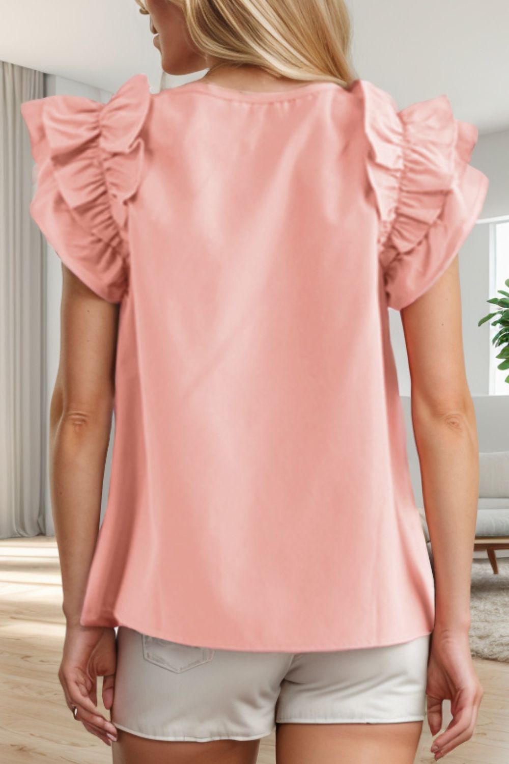 Blusa con manga japonesa y cuello redondo con volantes