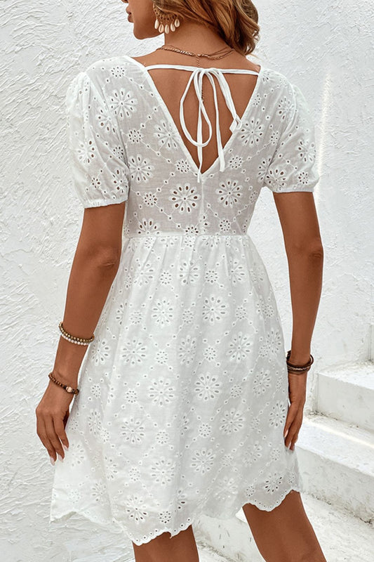 Minivestido de manga corta con cuello en V atado