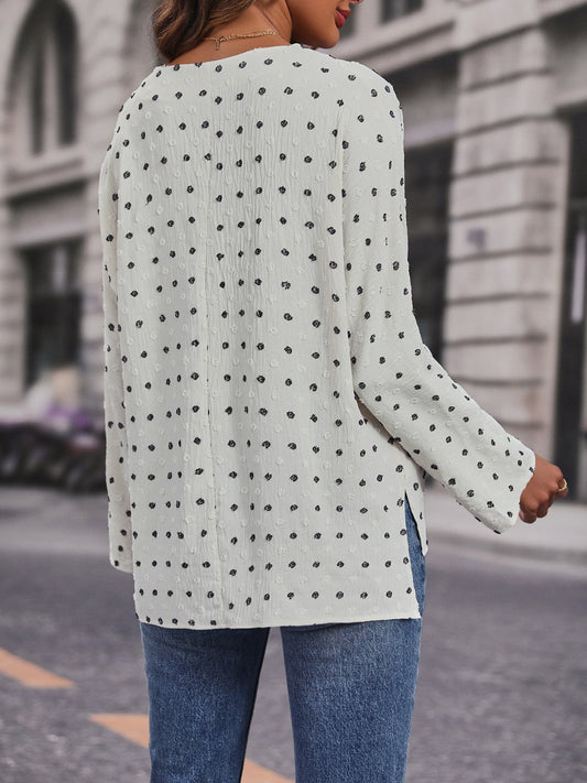 Blusa de manga larga con cuello en V y lunares suizos
