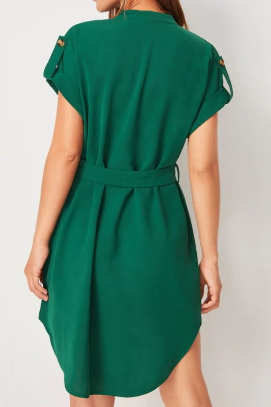 Vestido de manga corta con muescas atadas
