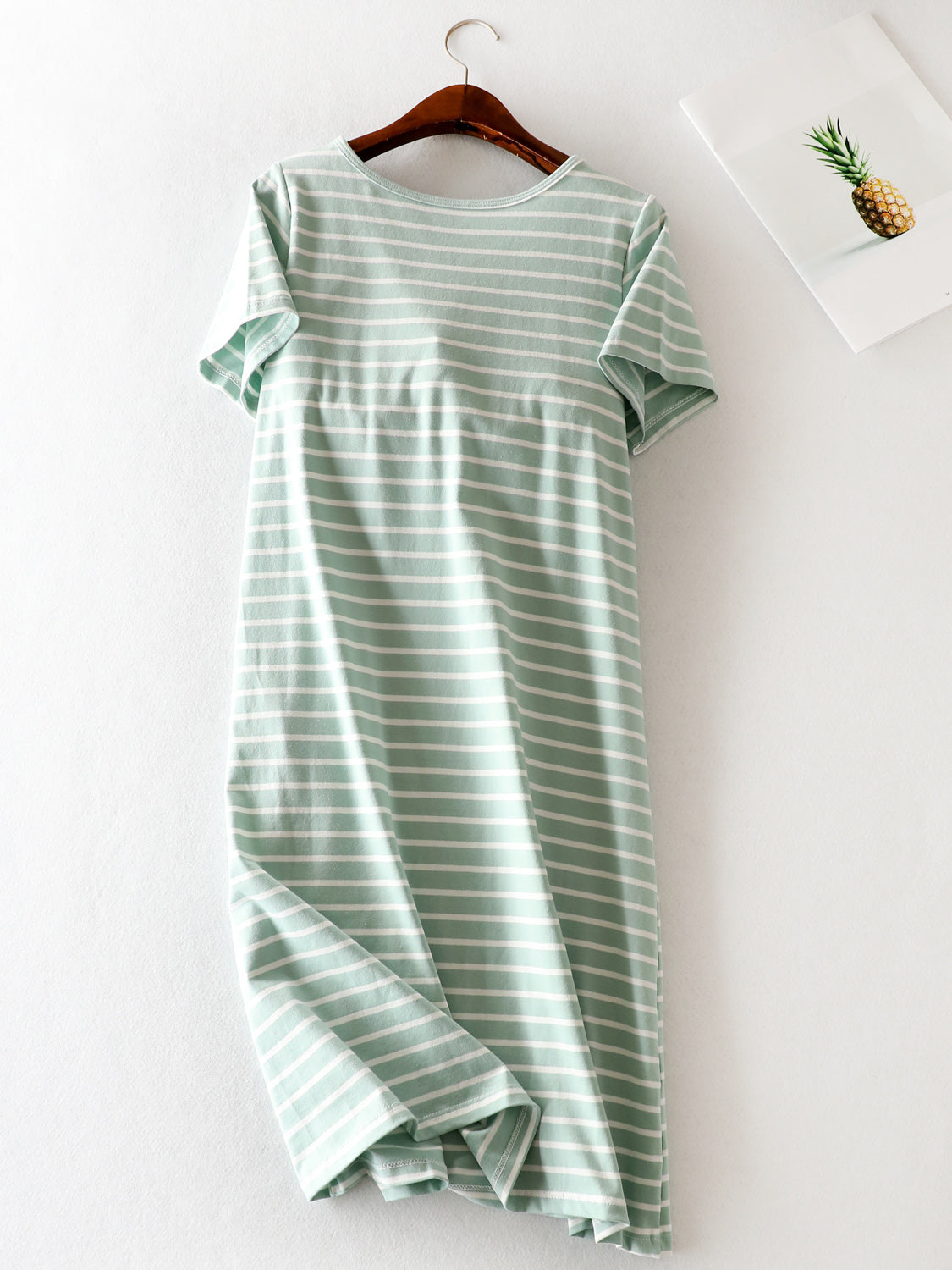 Vestido de manga corta con cuello redondo a rayas