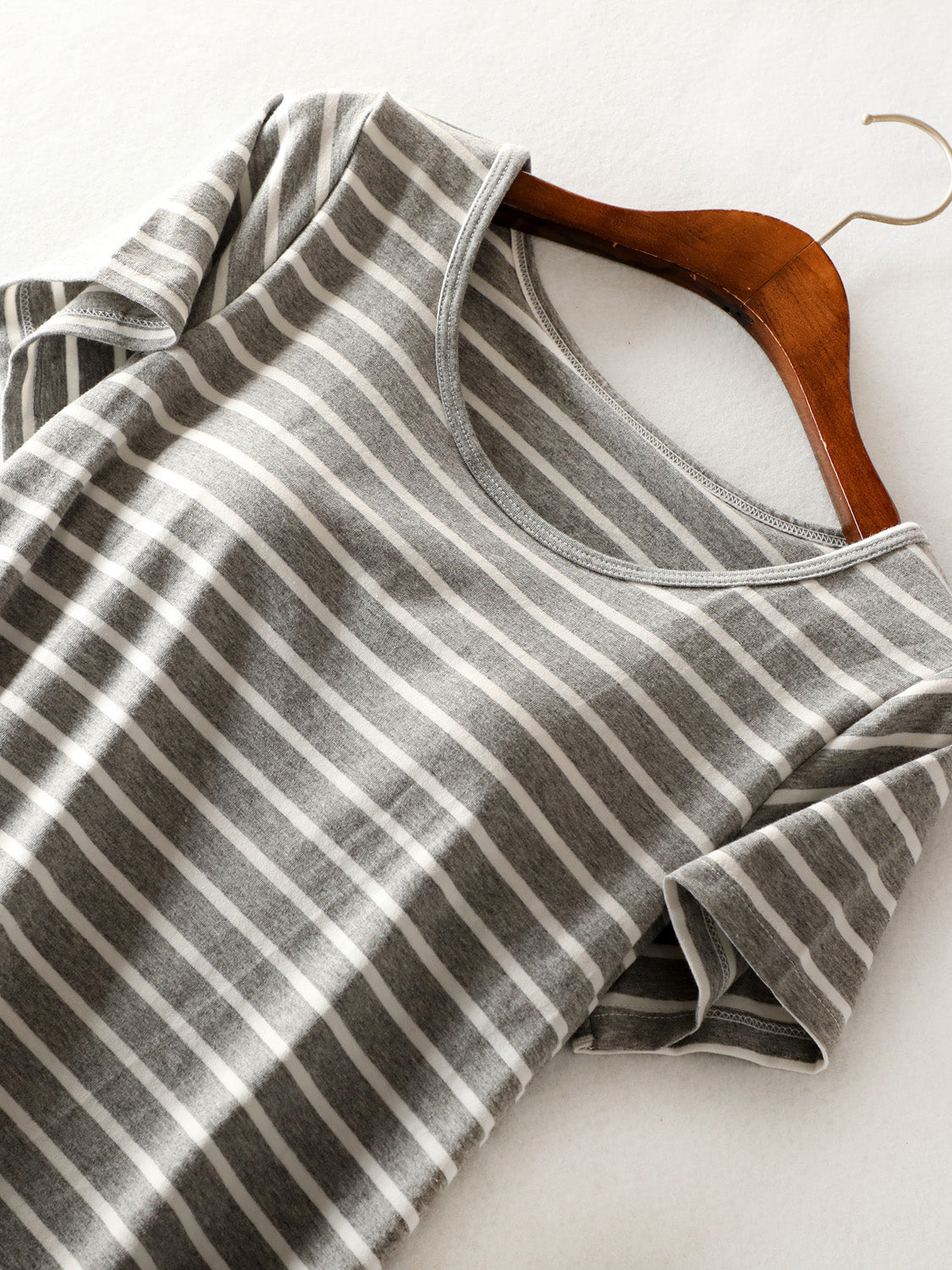 Vestido de manga corta con cuello redondo a rayas
