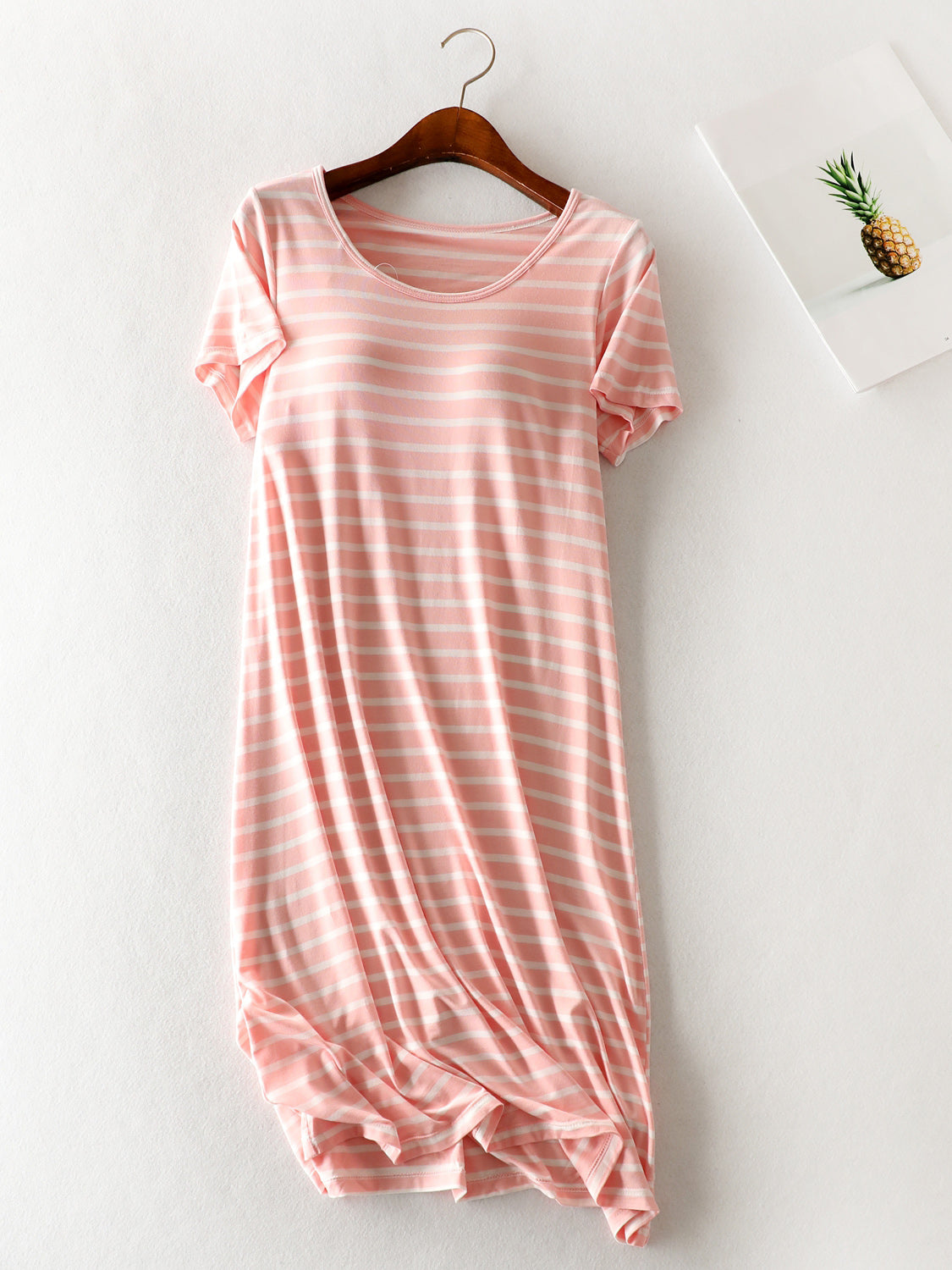 Vestido de manga corta con cuello redondo a rayas