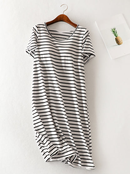 Vestido de manga corta con cuello redondo a rayas