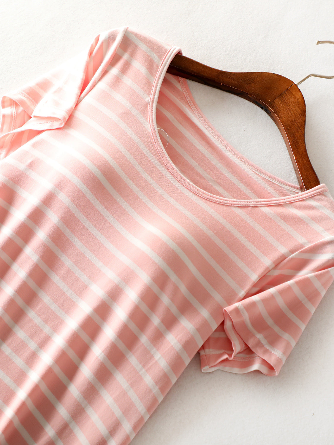 Vestido de manga corta con cuello redondo a rayas
