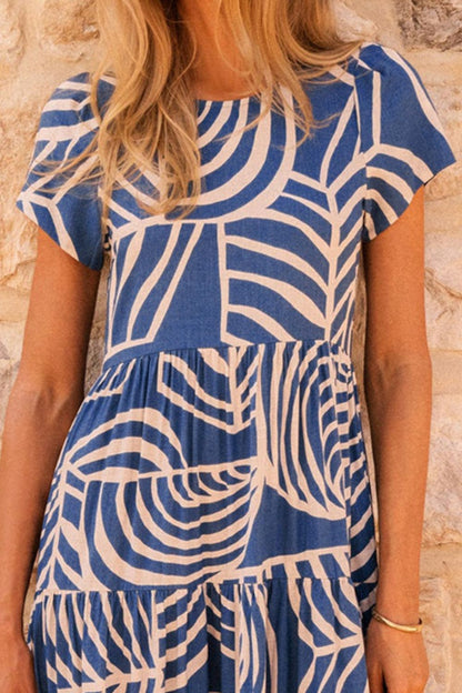 Vestido de manga corta con cuello redondo y estampado escalonado