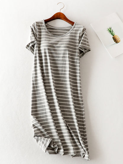 Vestido de manga corta con cuello redondo a rayas