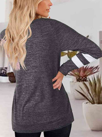 Camiseta con cuello en V y manga raglán