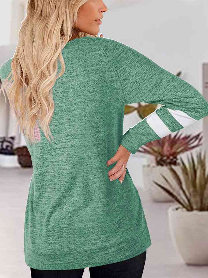 Camiseta con cuello en V y manga raglán