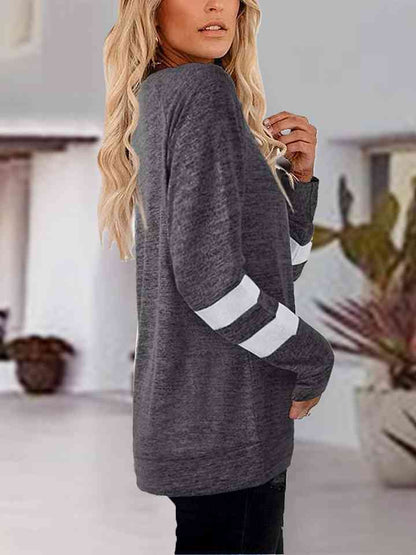 Camiseta con cuello en V y manga raglán