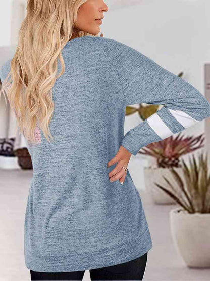 Camiseta con cuello en V y manga raglán