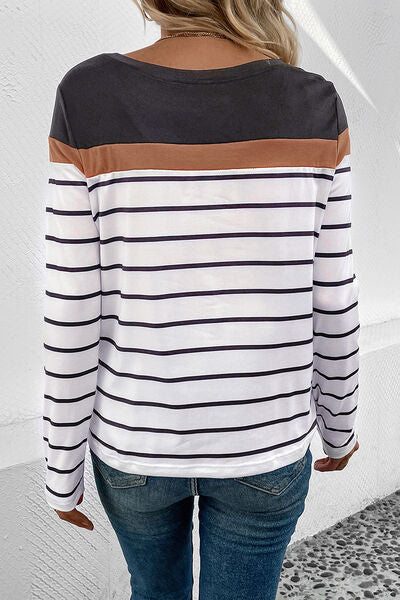 Camiseta de manga larga con cuello redondo a rayas